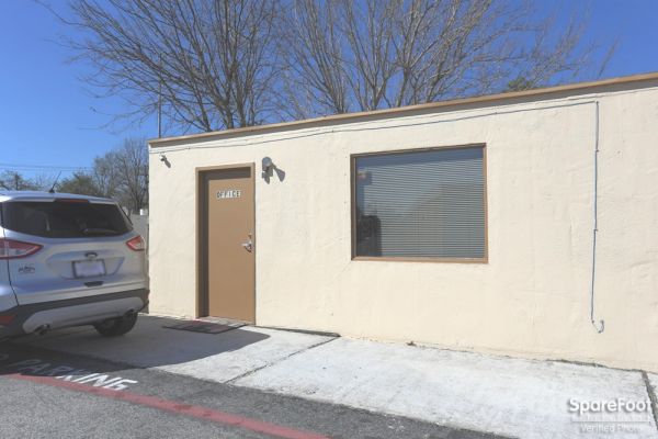A1 Mini Storage Of Houston Lowest Rates Selfstorage A1 Mini Storage Of Houston5819 Victory Drive Houston Tx Photo 6