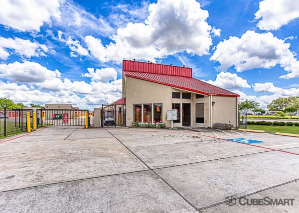 Photo of CubeSmart Self Storage - Pearland - 1525 North Main Street