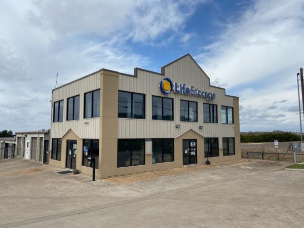Life Storage - Cedar Park - West Whitestone Boulevard 2440 West Whitestone Boulevard Cedar Park, TX - Photo 0
