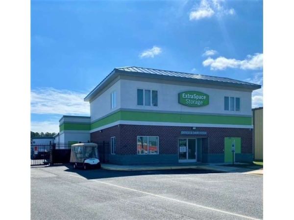 Photo of Extra Space Storage - 1583 - Chesapeake - Woodlake Dr