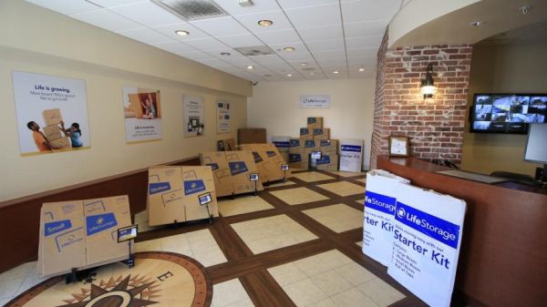 Life Storage - Los Angeles - East Slauson Avenue 700 East Slauson Avenue Los Angeles, CA - Photo 6