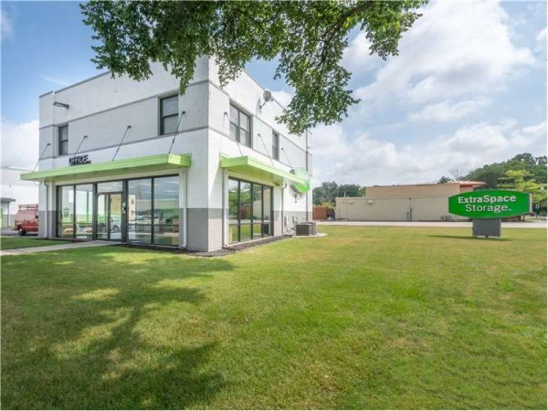 Photo of Extra Space Storage - 1178 - Highland Park - Old Deerfield Rd
