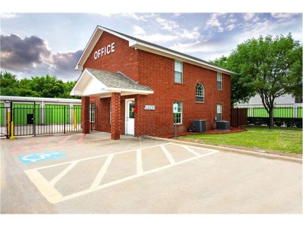 Photo of Extra Space Storage - 8701 - Dallas - Forest Central Drive