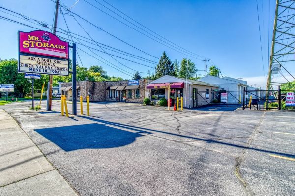 Photo of Mr. Storage - Glendale Avenue