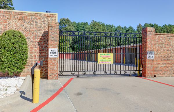 Lockaway Storage - Nash 4030 New Boston Road Texarkana, TX - Photo 6