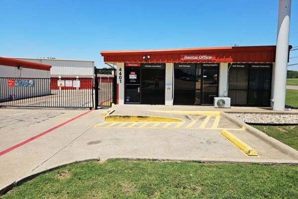 Photo of Public Storage - Dallas - 4401 S Westmoreland Road