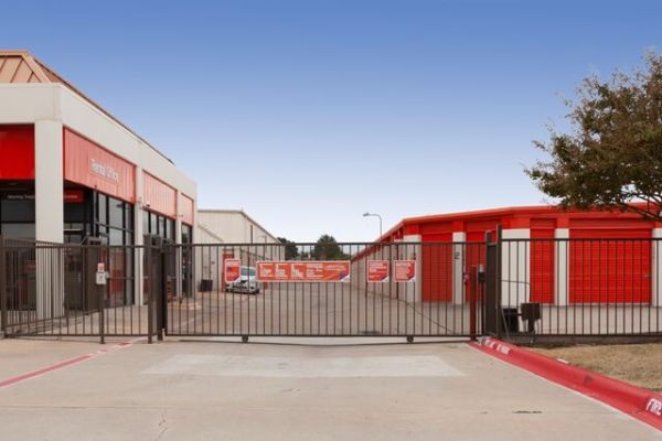 Public Storage - Carrollton - 2550 East Trinity Mills Rd 2550 East Trinity Mills Rd Carrollton, TX - Photo 3