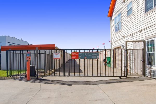 Public Storage - Madison - 1546 Gallatin Pike N 1546 Gallatin Pike N Madison, TN - Photo 3