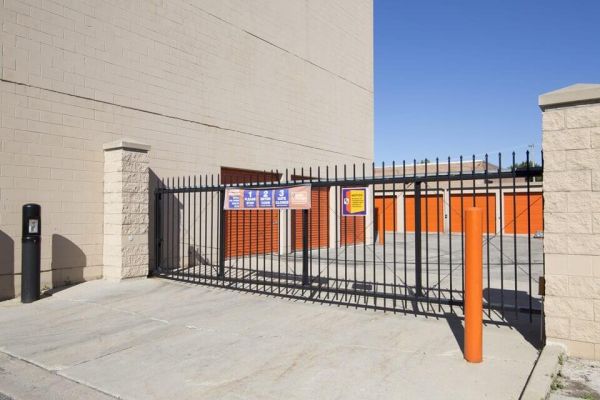 Public Storage - Lincolnwood - 3501 W Touhy Ave 3501 W Touhy Ave Lincolnwood, IL - Photo 3