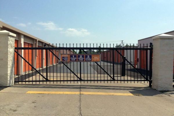 Public Storage - Canton - 45229 Michigan Ave 45229 Michigan Ave Canton, MI - Photo 3