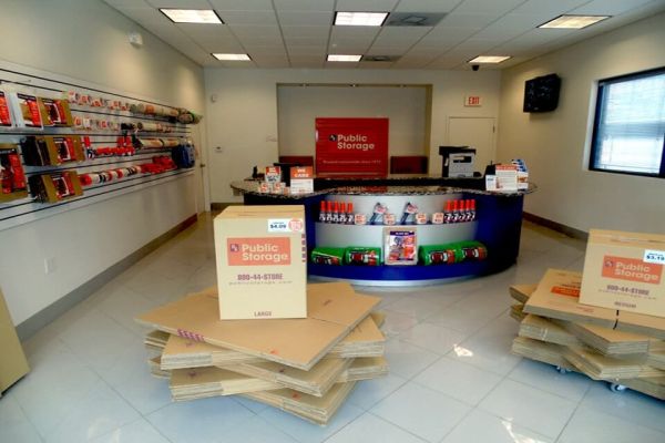 Public Storage - Charlotte - 7828 N Tryon St 7828 N Tryon St Charlotte, NC - Photo 2