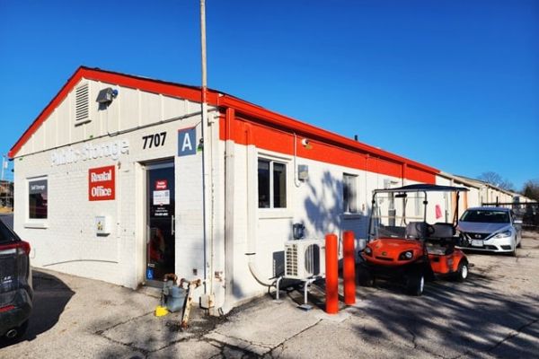 Photo of Public Storage - Gladstone - 7707 N Oak Trafficway