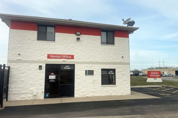 Photo of Public Storage - Griffith - 1940 N. Woodlawn Ave