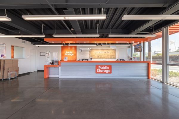 Public Storage - Huntington Park - 6911 S Alameda St 6911 S Alameda St Huntington Park, CA - Photo 3