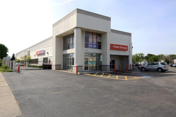 Photo of Public Storage - Lincolnwood - 6460 N Lincoln Ave