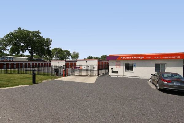 Photo of Public Storage - Lombard - 330 W North Ave