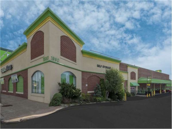 Photo of Extra Space Storage - 7202 - New Hyde Park - Jericho Turnpike