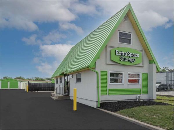 Photo of Extra Space Storage - 7204 - Islandia - Veterans Memorial Hwy