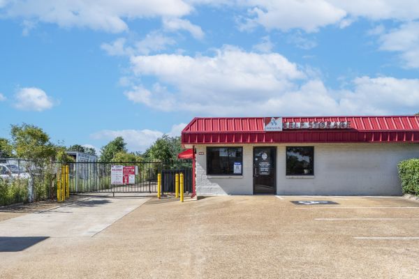 Photo of Devon Self Storage - 9112 - 6390 Winchester