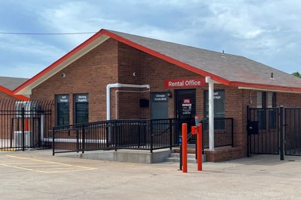 Photo of Public Storage - Yukon - 450 S. Ranchwood Blvd