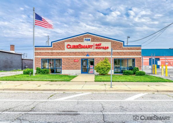 Photo of CubeSmart Self Storage - MI Lansing E Cesar Chavez Ave