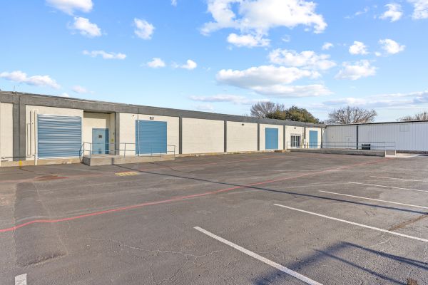 Safe Space Storage - Waco - N Valley Mills: Lowest Rates - SelfStorage.com