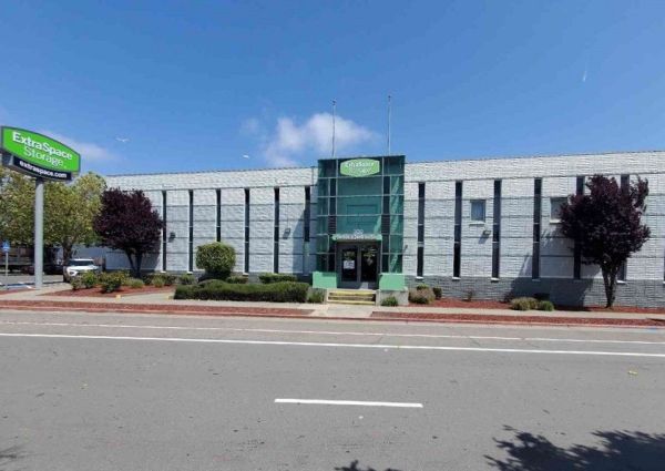 Photo of Extra Space Storage - 1168 - Oakland - Market St