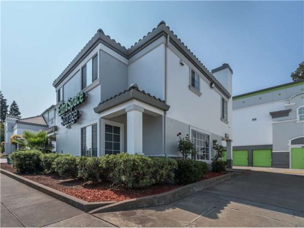 Photo of Extra Space Storage - 1372 - Castro Valley - Castro Valley Blvd