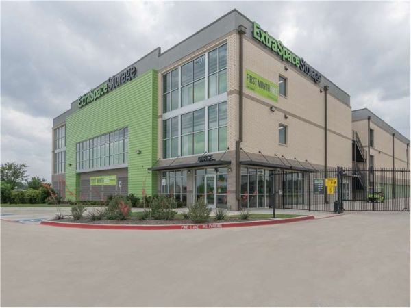 Photo of Extra Space Storage - 8864 - Fort Worth - North Freeway