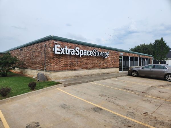 Photo of Extra Space Storage - 3647 - Edmond - Pennsylvania Ave