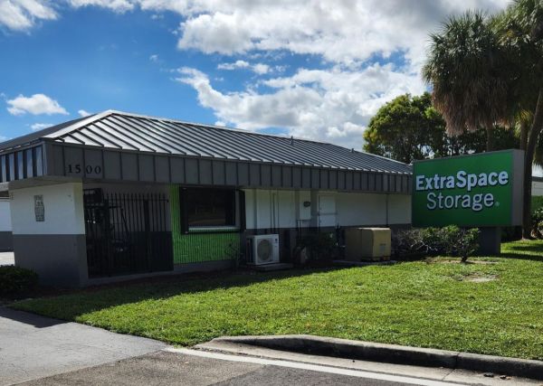 Photo of Extra Space Storage - 3135 - Pompano Beach - West Sample Road