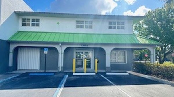 Photo of Extra Space Storage - 3621 - Oakland Park - 3001 N Dixie Hwy