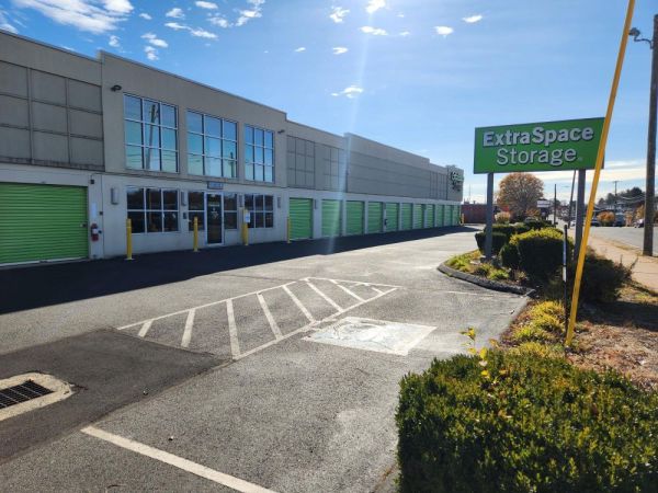 Photo of Extra Space Storage - 3714 - West Hartford - New Park Ave