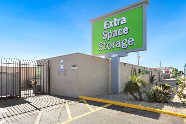 Photo of Extra Space Storage - 3850 - Phoenix - 3641 Camelback Rd