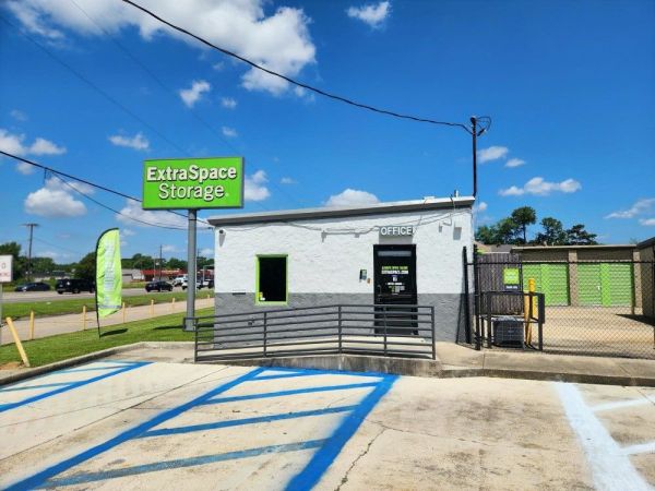 Photo of Extra Space Storage - 3110 - Baton Rouge - 7375 Airline Hwy
