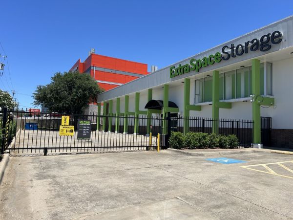 Photo of Extra Space Storage - 3185 - Dallas - Harry Hines Blvd