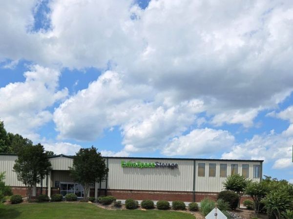 Photo of Extra Space Storage - 3239 - Columbus - Williams Rd