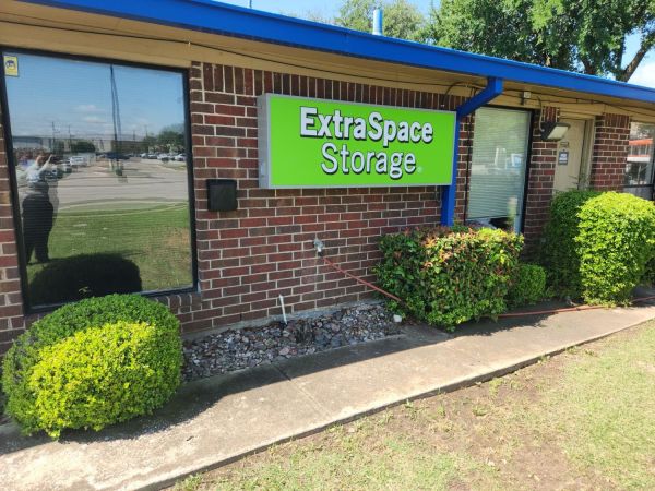 Photo of Extra Space Storage - 3785 - Arlington - Lamar Blvd