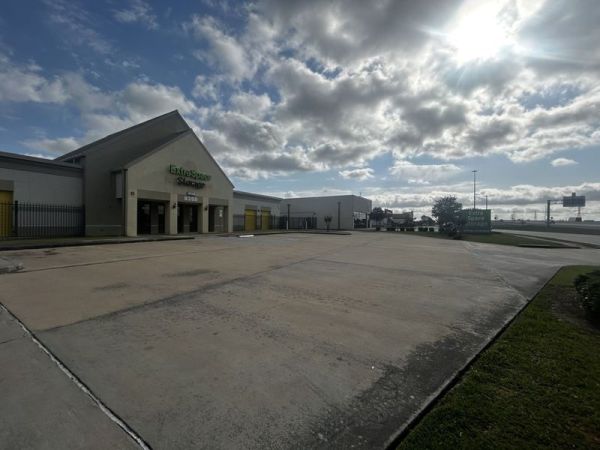 Photo of Extra Space Storage - 3805 - Houston - 8350 Sam Houston Pkwy
