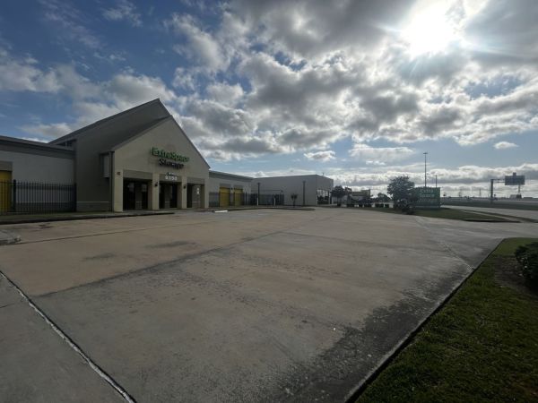 Photo of Extra Space Storage - 3805 - Houston - 8350 Sam Houston Pkwy