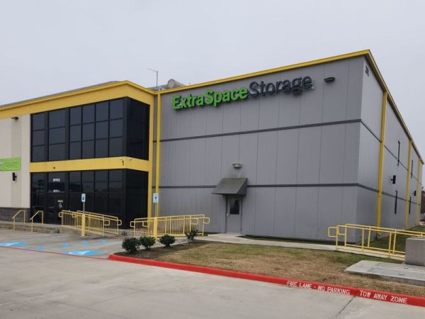 Photo of Extra Space Storage - 4037 - Pearland - Kingsley Dr