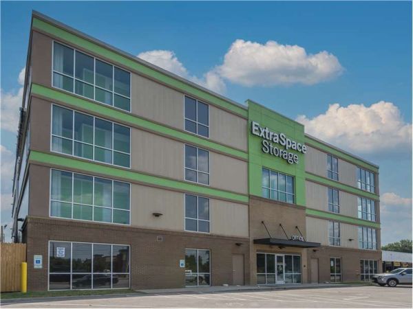 Photo of Extra Space Storage - 7558 - Louisville - 3415 Bardstown Rd