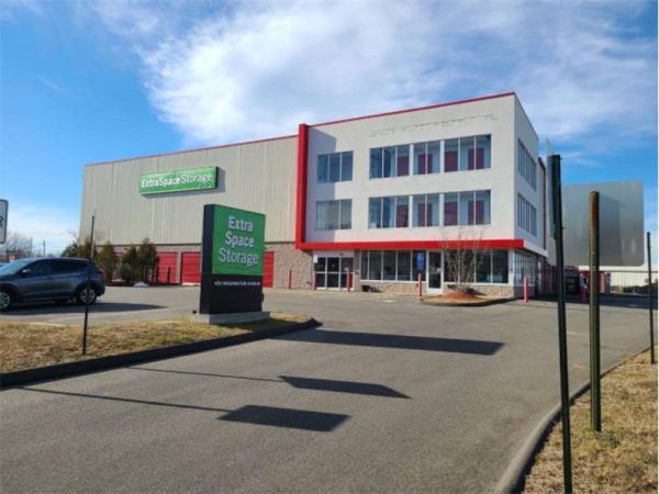 Photo of Extra Space Storage - 7570 - North Haven - Washington Ave