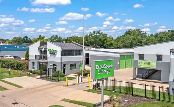 Photo of Extra Space Storage - 7650 - Arlington Heights - Hintz Rd