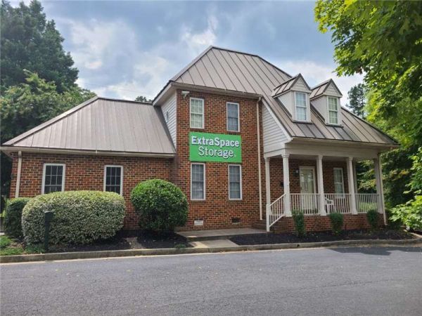 Photo of Extra Space Storage - 7693 - Richmond - Parham Rd