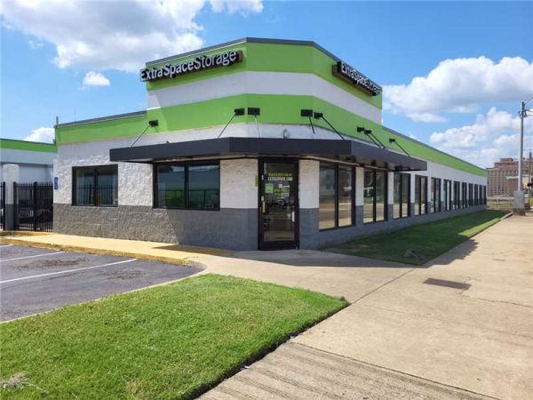 Photo of Extra Space Storage - 0903 - Memphis - Union Ave