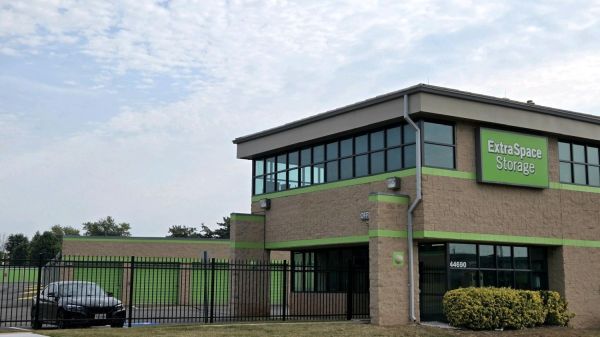 Photo of Extra Space Storage - 7471 - Ashburn - Waxpool Rd