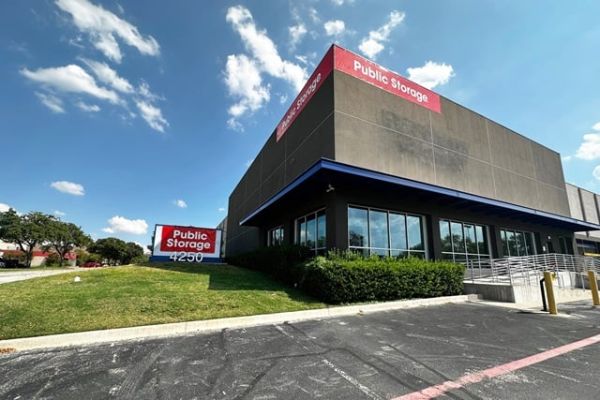 Photo of Public Storage - Farmers Branch - 4250 McEwen Rd