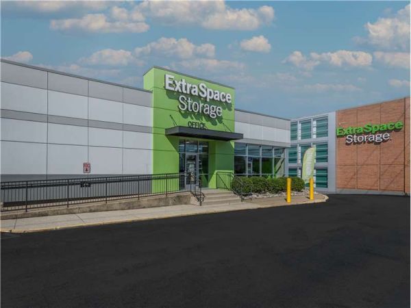 Photo of Extra Space Storage - 0552 - Bethesda - River Rd
