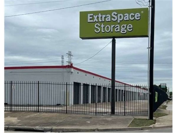 Photo of Extra Space Storage - 6389 - Houston - 11702 Beechnut St